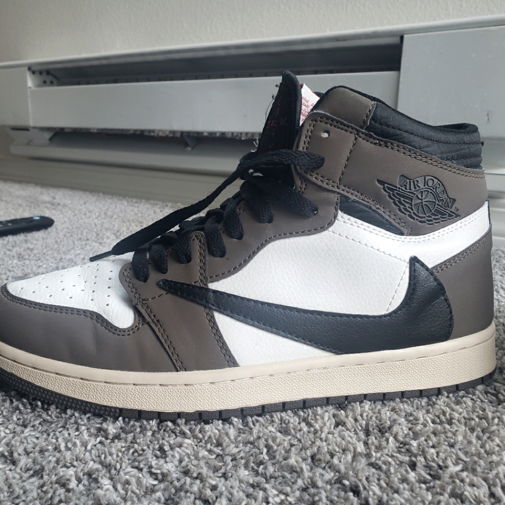 Travis scott Jordan retro 1s